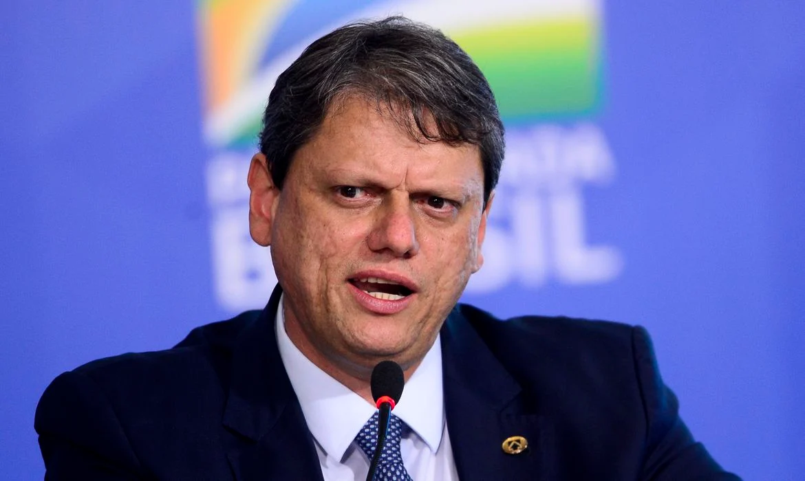 Tarcísio nega articulação golpista e exalta Bolsonaro em depoimento ao STF