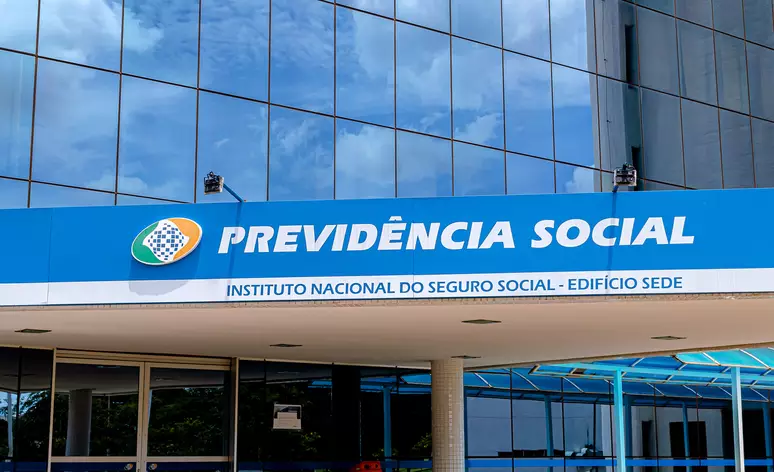 Governo começa a devolver dinheiro de descontos ilegais a aposentados do INSS no dia 24 de julho