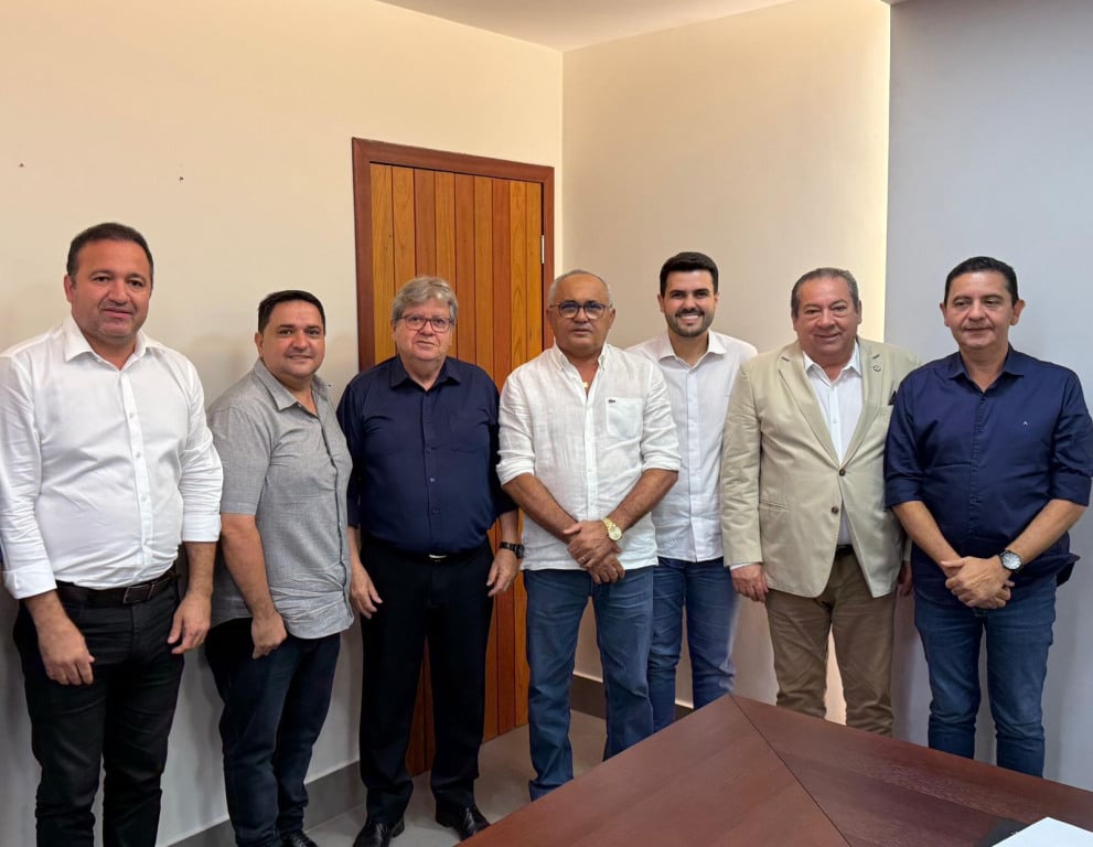 Prefeito de Pedras de Fogo, Bá Barros, confirma adesão ao grupo político de João Azevêdo