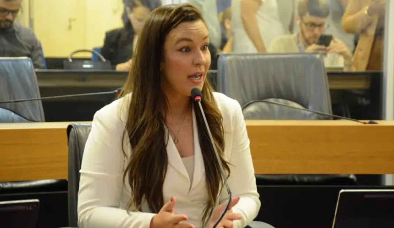Deputada Camila acredita que oposição na Paraíba não será prejudicada com apoio dividido entre Cícero e Efraim