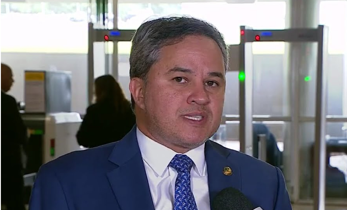 Efraim fala sobre ida ao PL e possível encontro com Bolsonaro na Papudinha