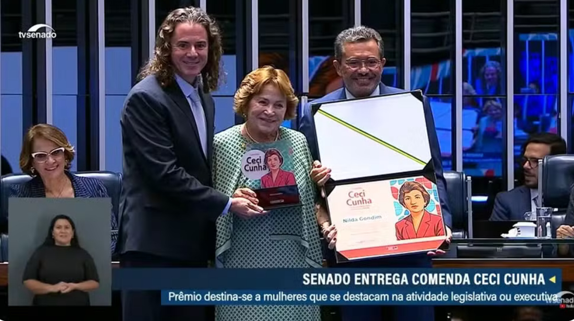 Ex-senadora Nilda Gondim recebe Comenda Ceci Cunha em homenagem à trajetória política